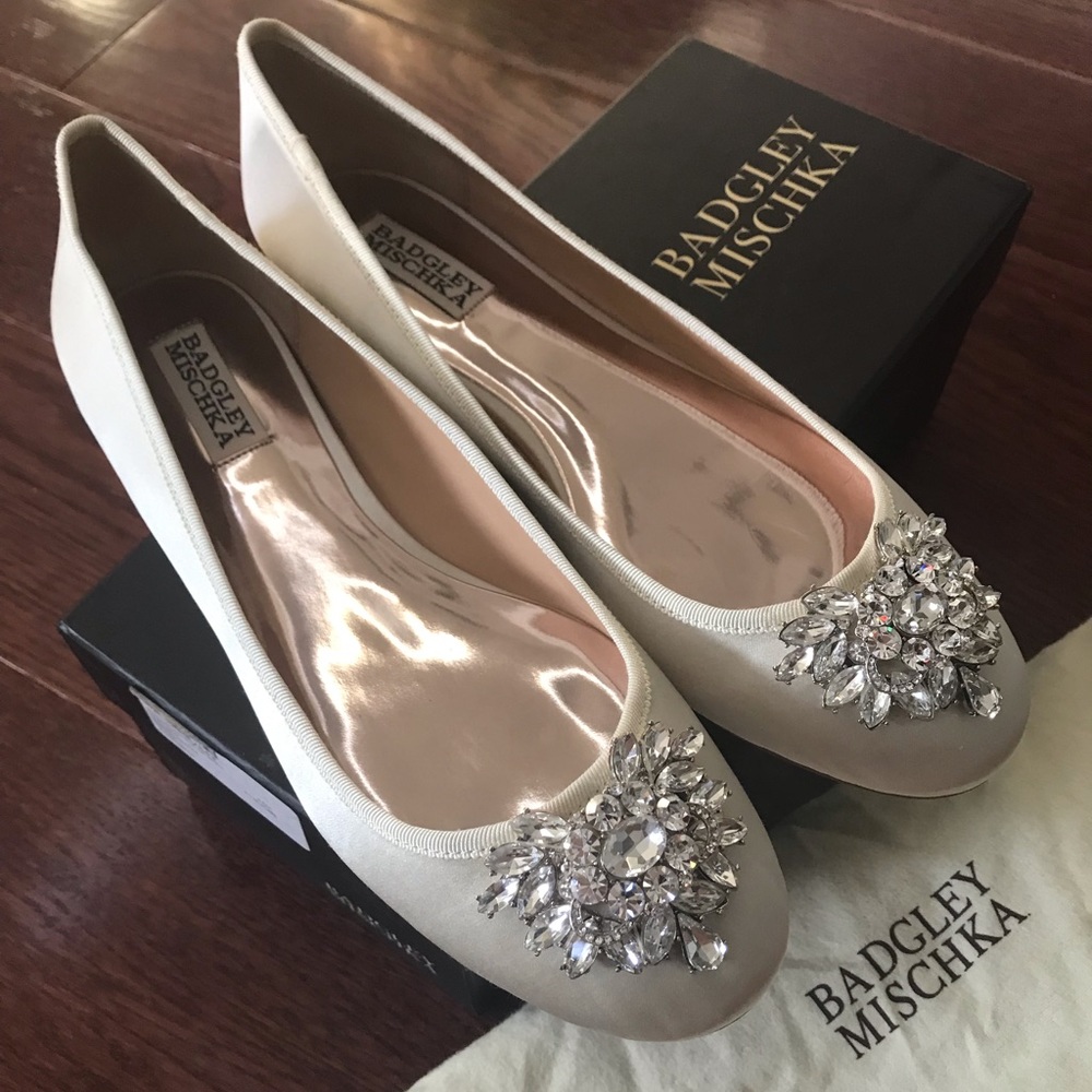 NEW! Badgley Mischka ivory satin ballet flats